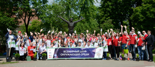 세계 환경의날을 맞아 LG전자 러시아 법인 소속 임직원들이 지난 27일 러시아 칼루가 지역의 우주비행역사박물관을 방문해 청소, 나무심기 등 환경 보호 활동을 실시했다. <LG전자 제공>